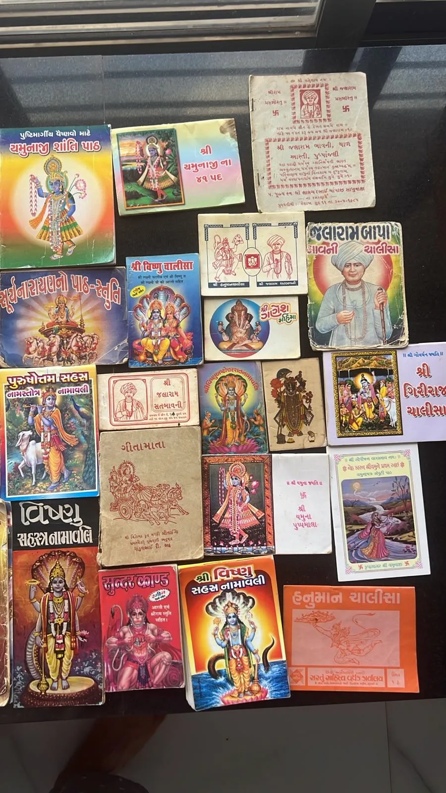 Hindu religious books — Mumbai