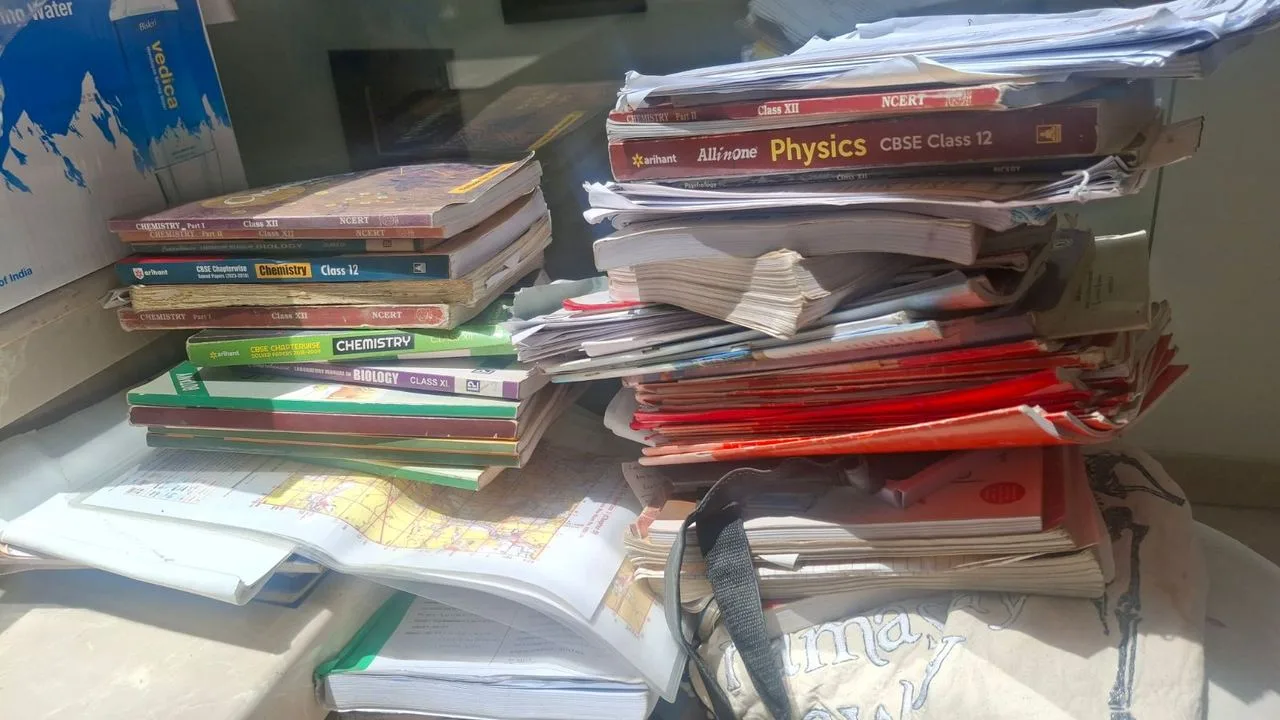 Ncert class 11 / 12 books  coaching class notes JEE / NEET prep books class 10 icse — photo 2