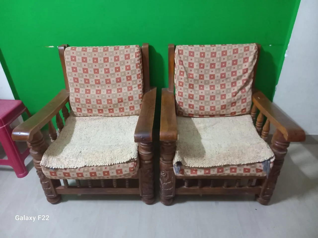 A wooden sofa 3+2 seater in good condition. — photo 2