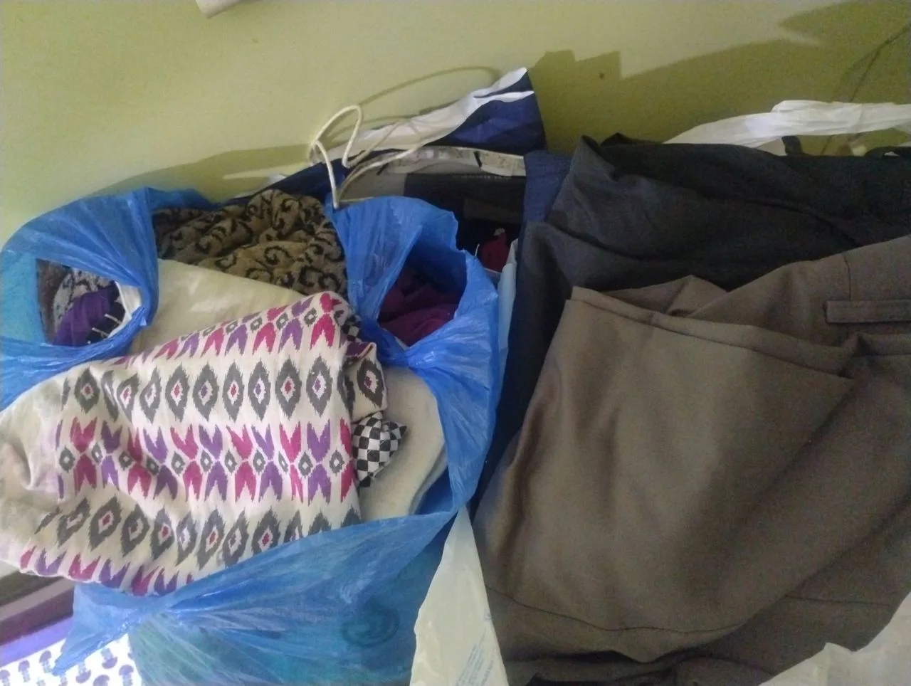 Used Clothes in wearable condition for kids and adults — Guwahati