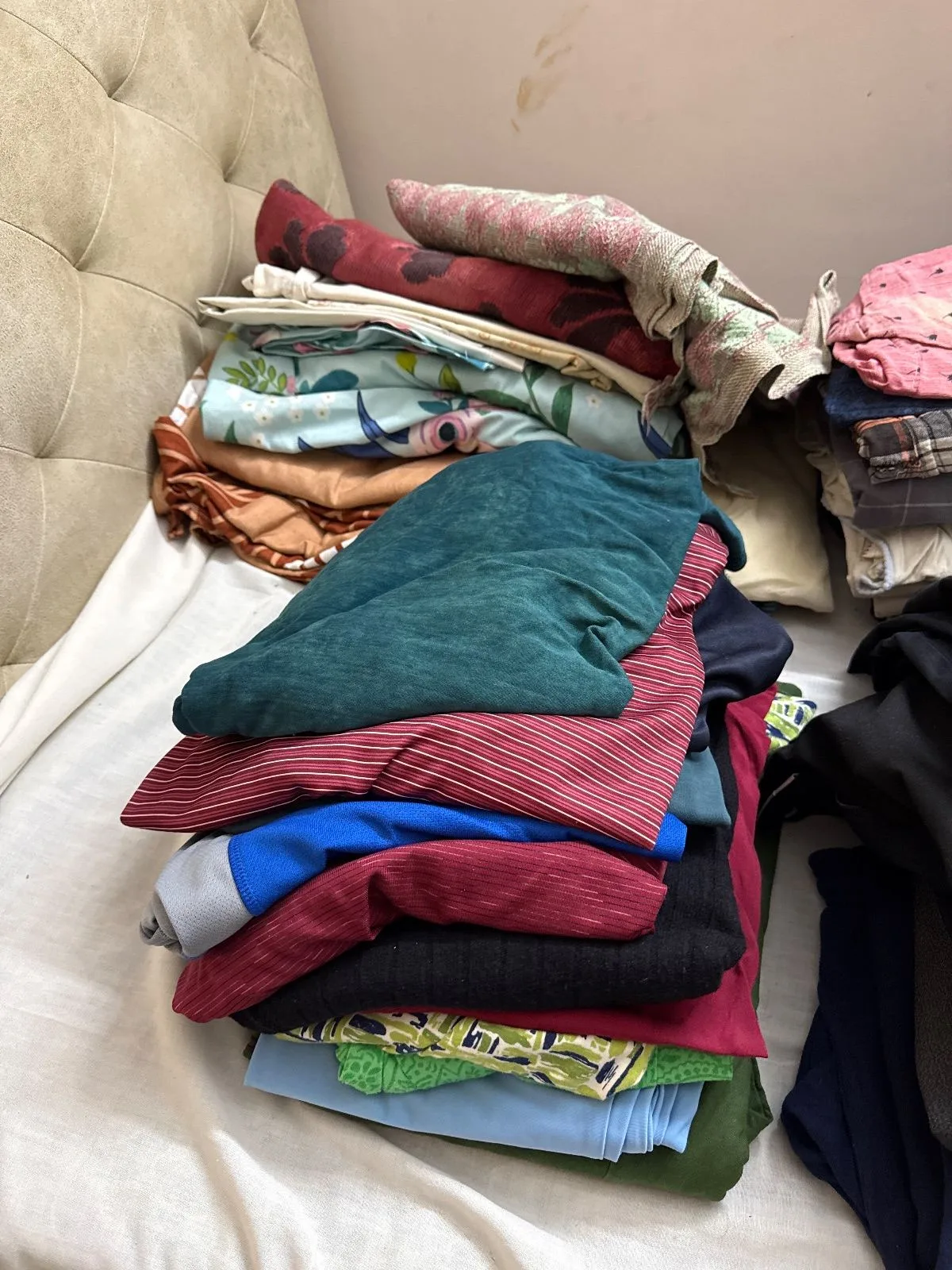 Woolens, pants, t-shirts, jackets, bedsheets, shorts — photo 3