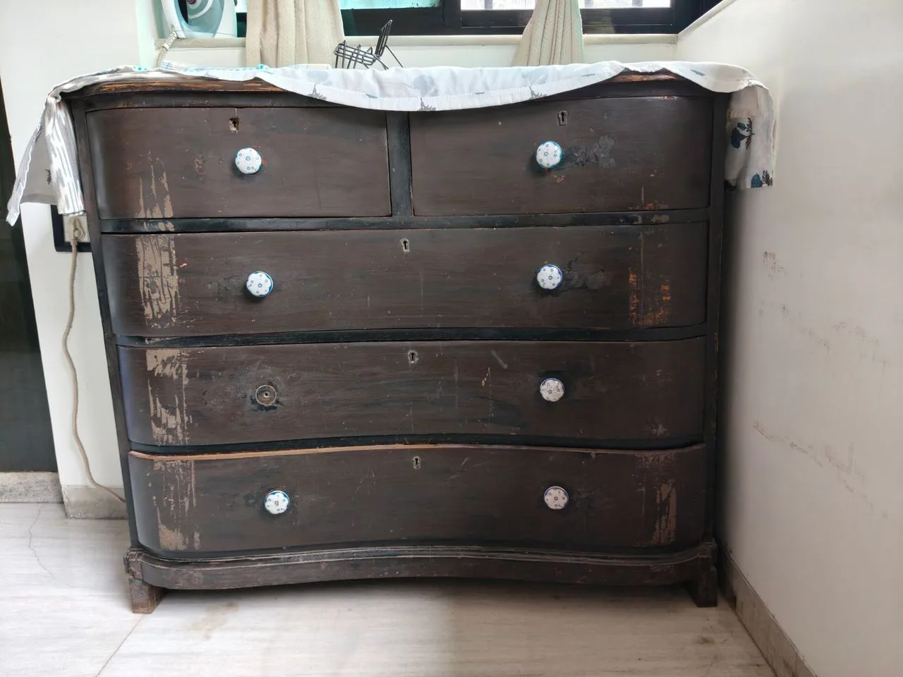 2 seater sofa and a dressing table — Mumbai