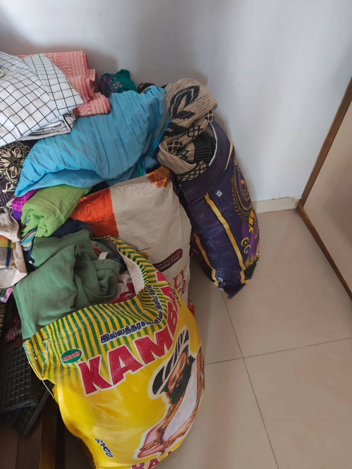 3 bags of used clothes - Men (size L), Women (S/M), Kids - 4/5 yrs and 2/33 yrs old — Bangalore