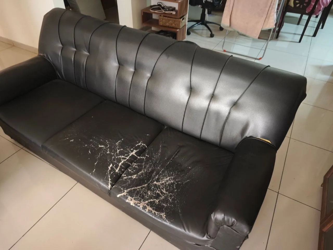 Sofa and table — photo 2
