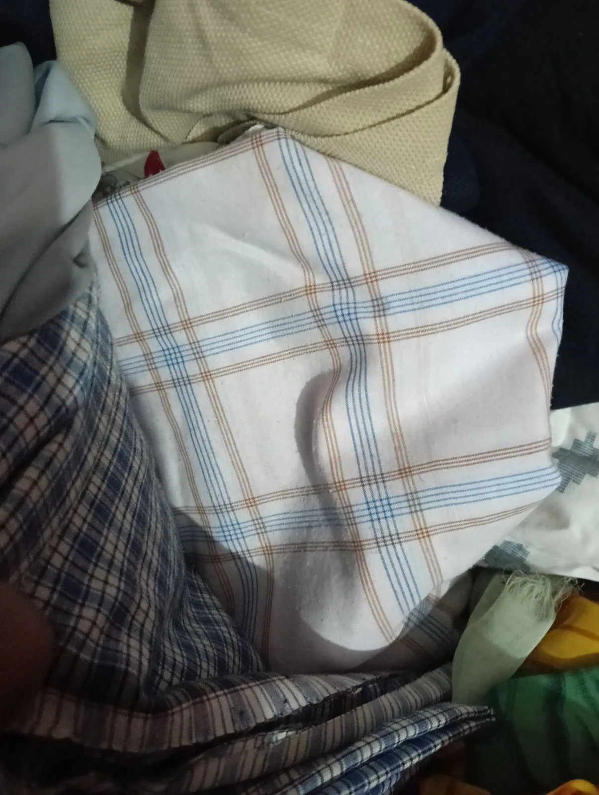 Men and Women clothes also some kid's clothes. Old but wearable in good condition. — photo 2