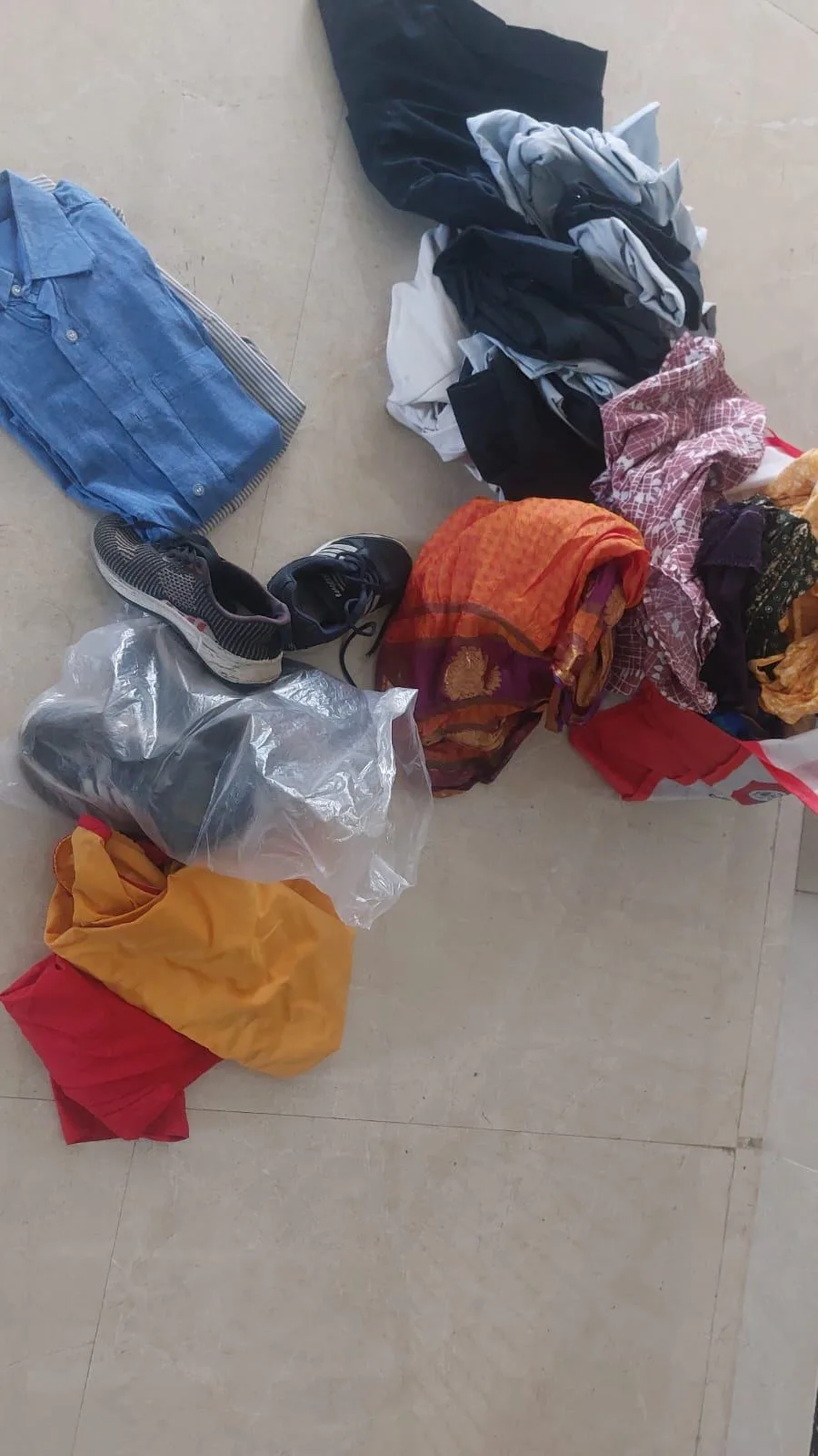 Used Clothes and shoes — photo 2