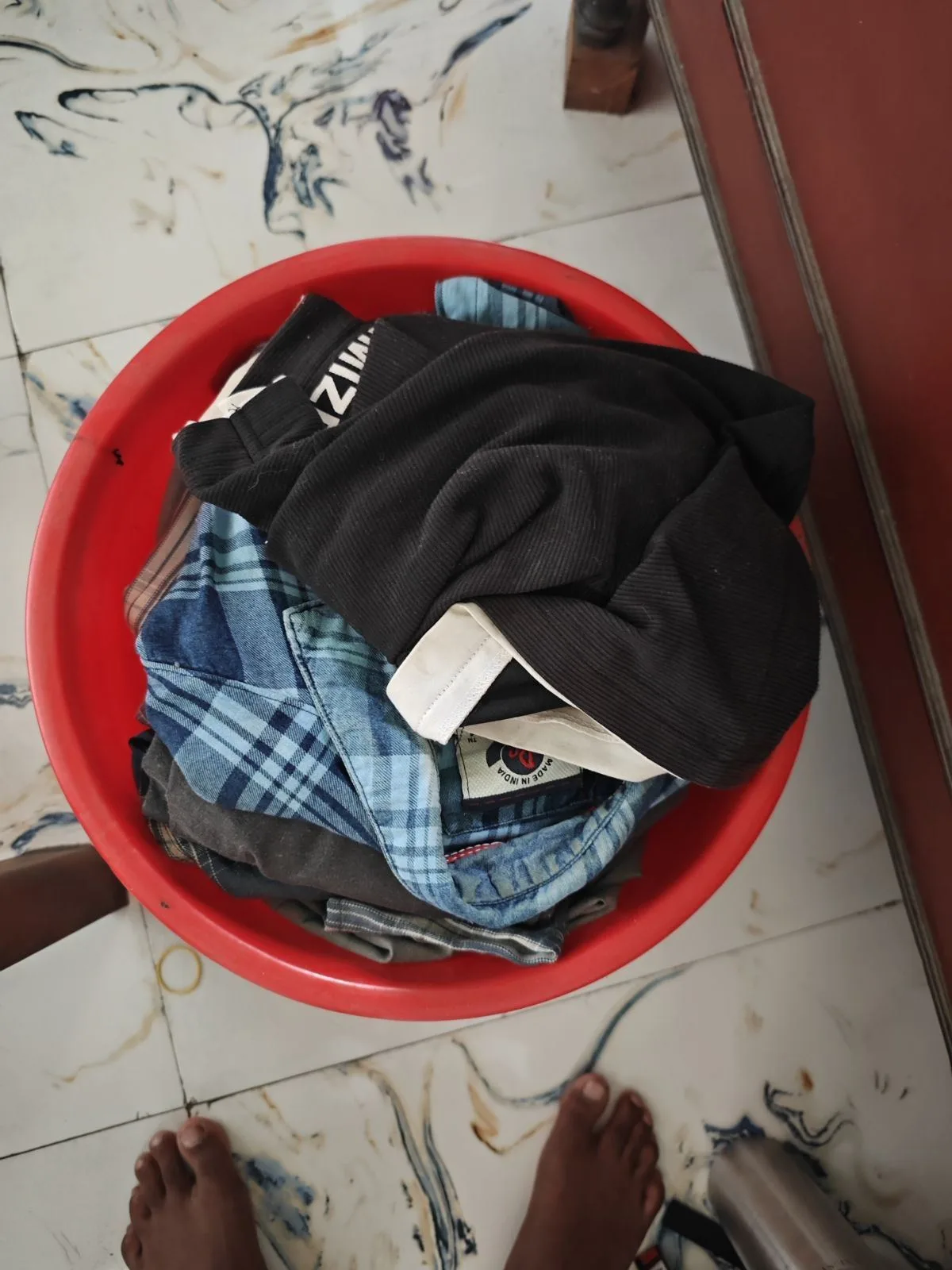 Clothes a bit old — Howrah