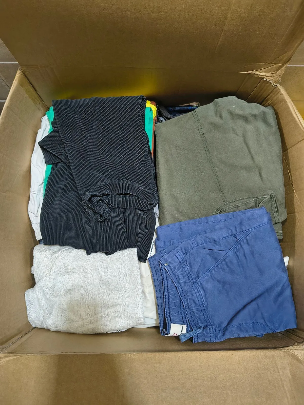 Good clothes that includes pants shits and suits — Mumbai