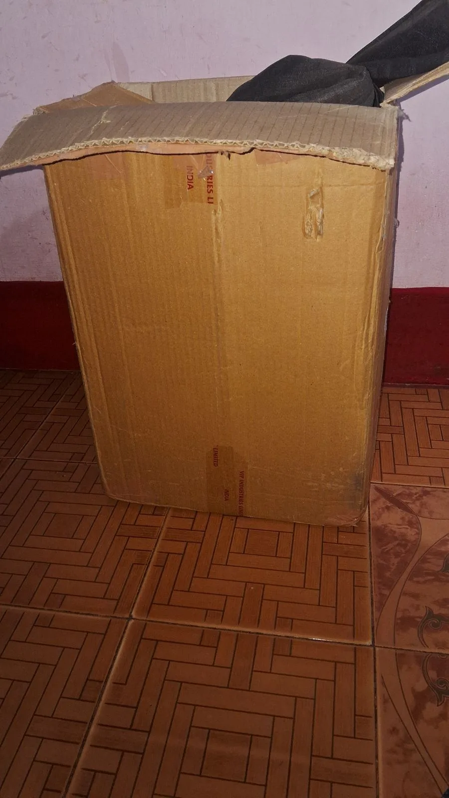 A box of 4–5 kg everyday mixed clothes — Guwahati