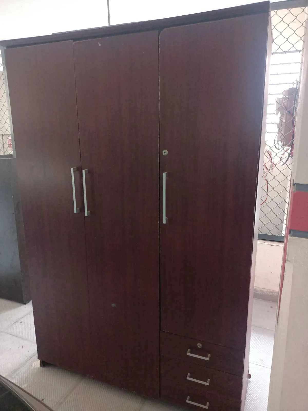 Wardrobe 3 door — photo 2