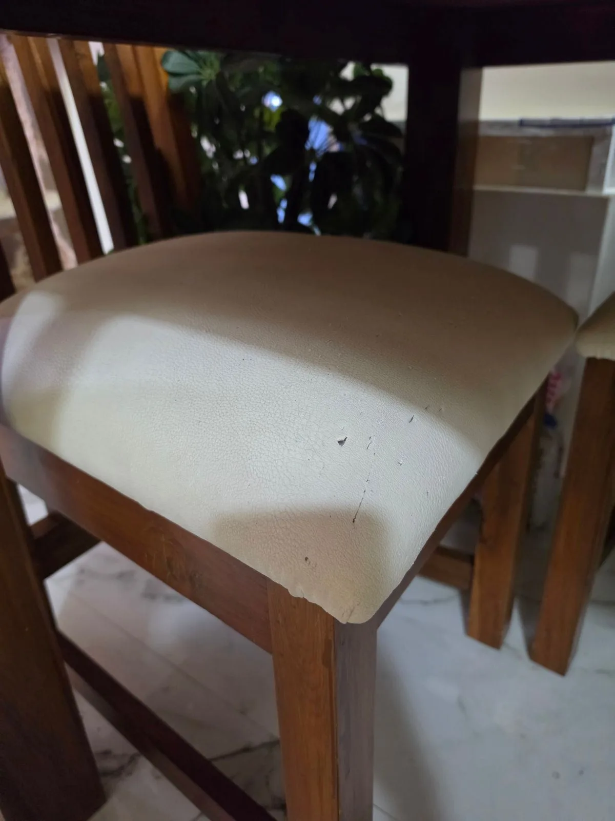 Dining table set 6 seater with Bench — furniture donation in Mumbai — photo 2