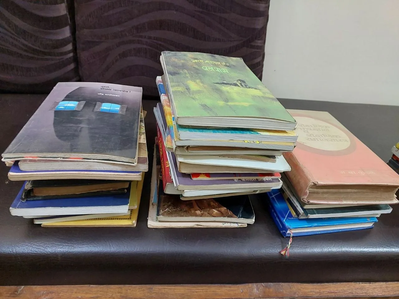 Novels and education reference book — Stationery & books donation in Kurla mumbai — photo 1