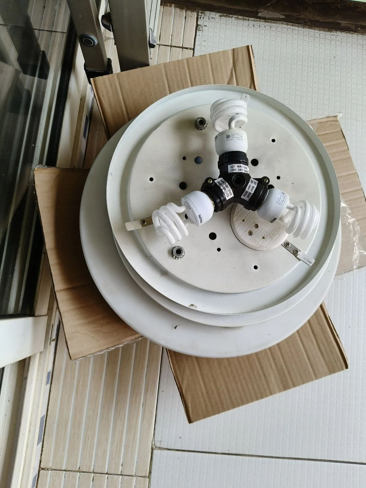 electric fixtures — photo 2