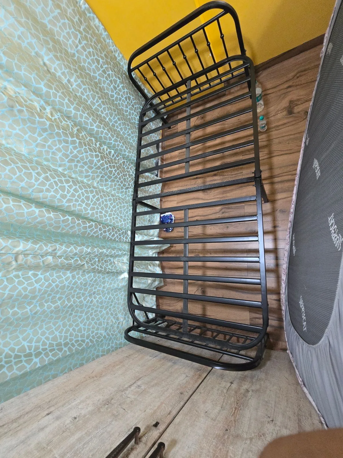 1 folding metal double bed (with mattress) and single bed (without mattress) — photo 2