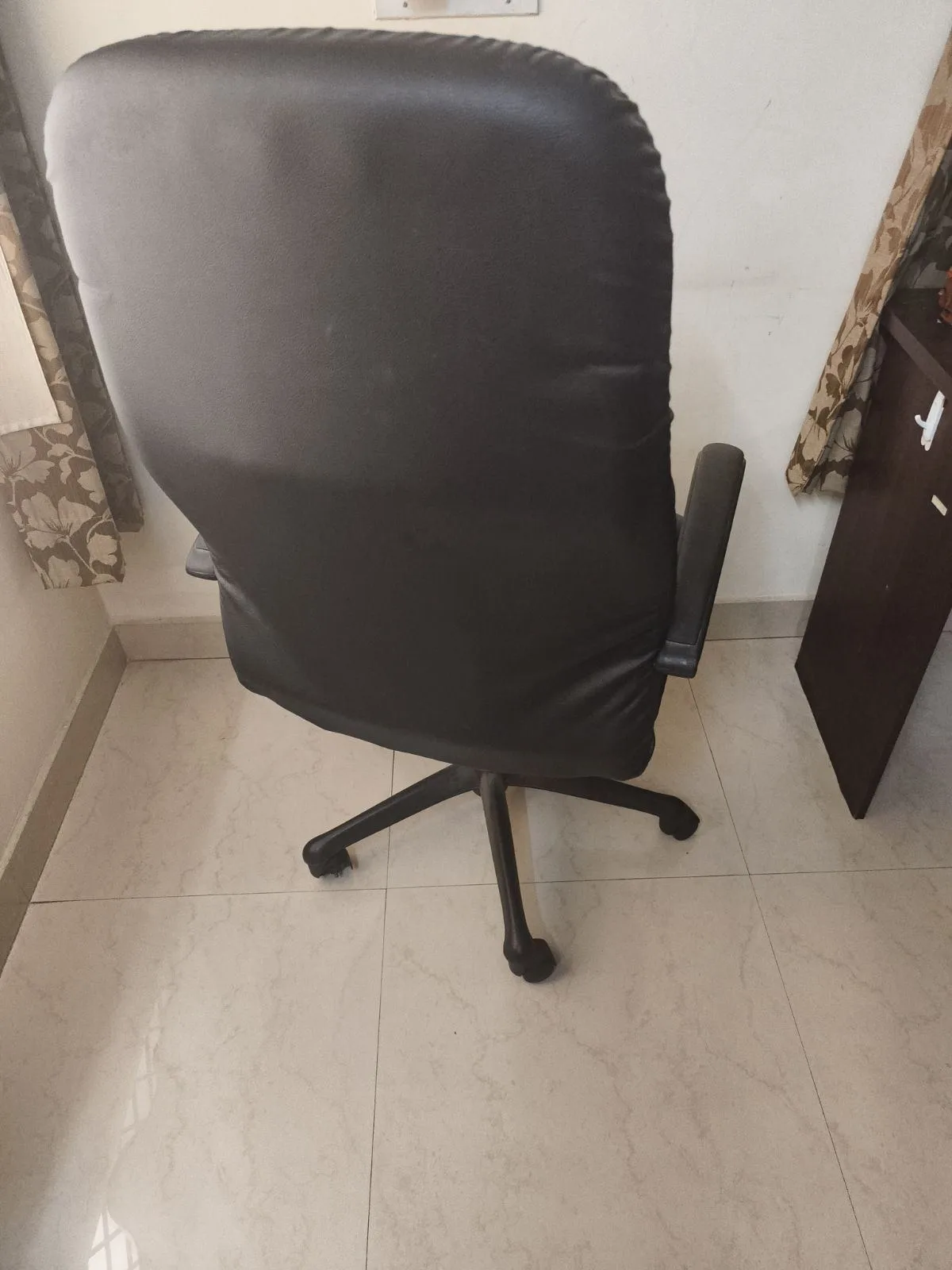 Rotating office chair — photo 2