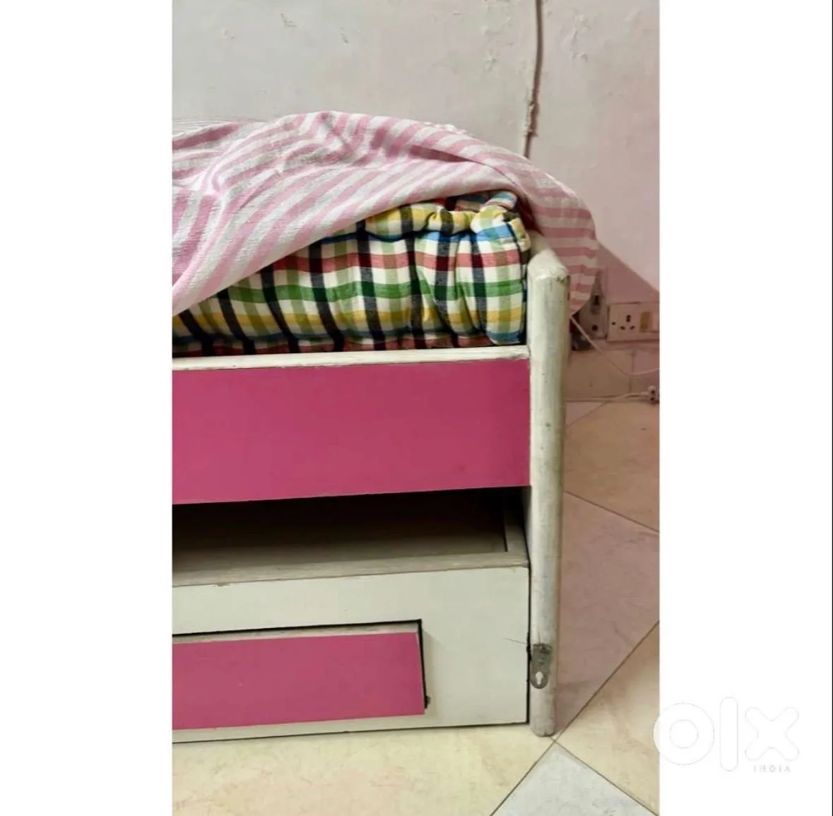 2 single beds, mattress & side table — photo 3