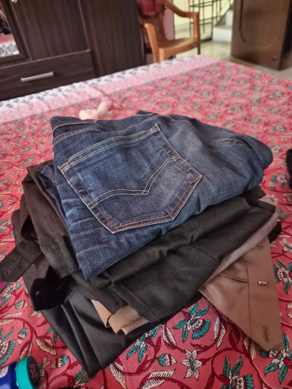 6 pants including 1 jeans, 2 half kurtas +1 long kurta, 2 half sleeve shirts, 1 t shirt, 1 shirt, 1 pair thermal wearts — photo 2