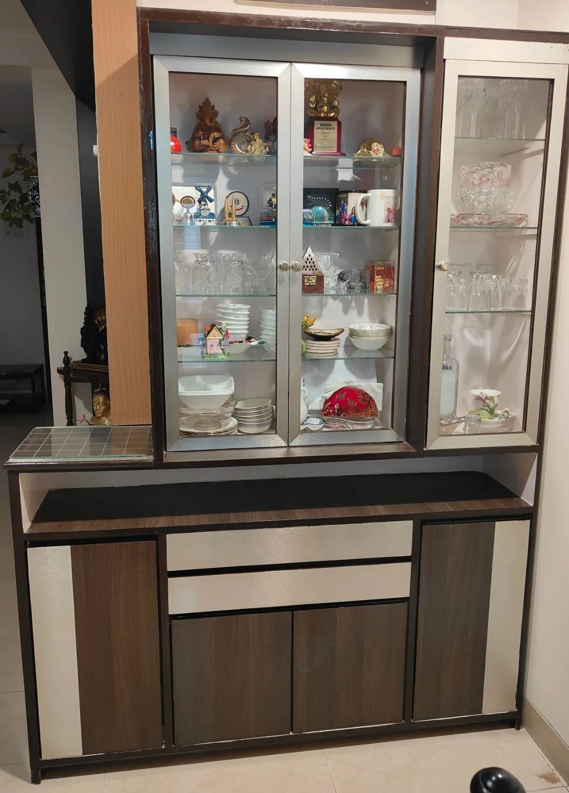 Wooden crockery showcase and storage — Mumbai