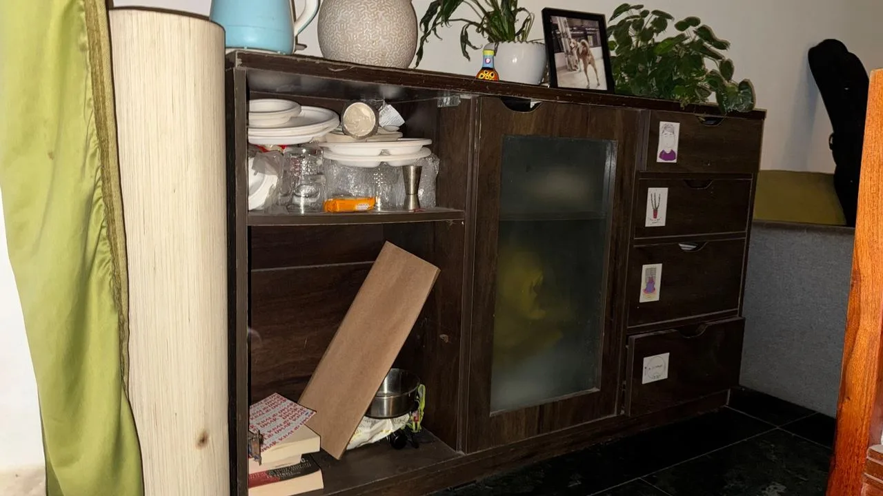 Cabinet and Table — furniture donation in Mumbai — photo 3