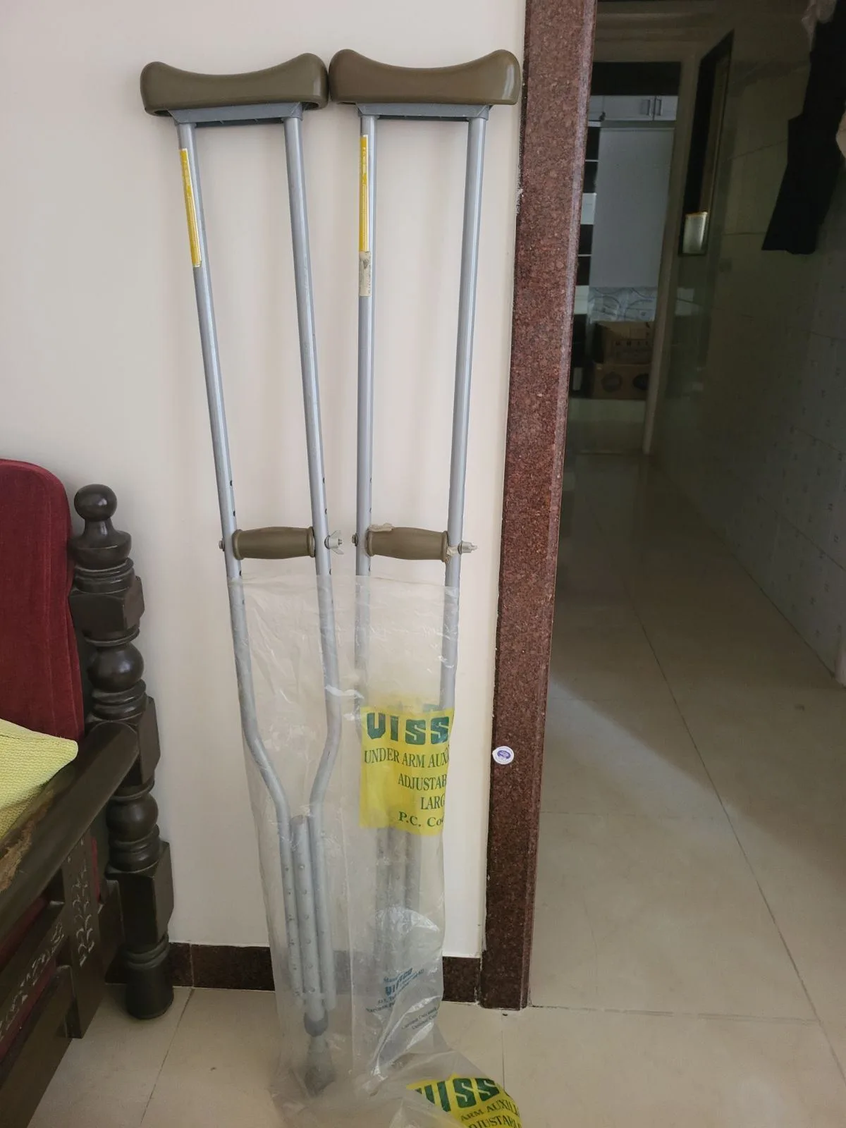 Walker and crutches — photo 2