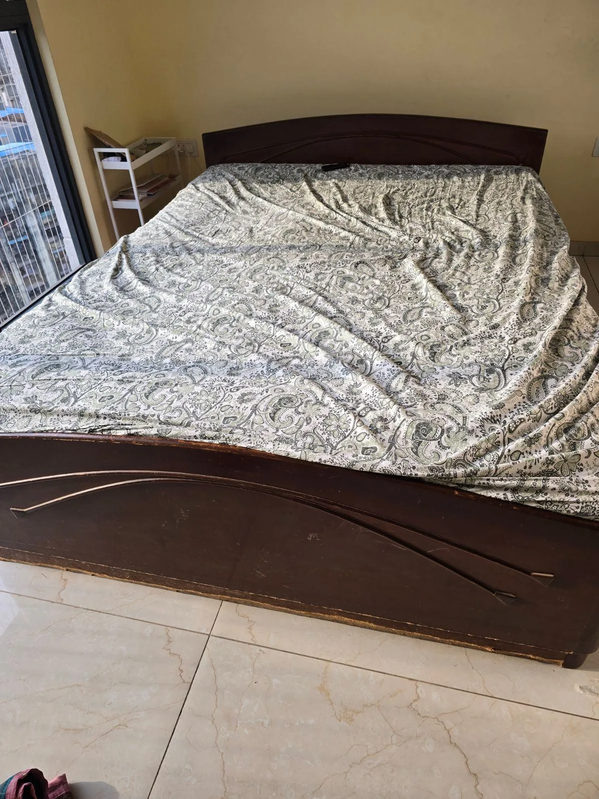 Queen size double bed with mattress — Mumbai