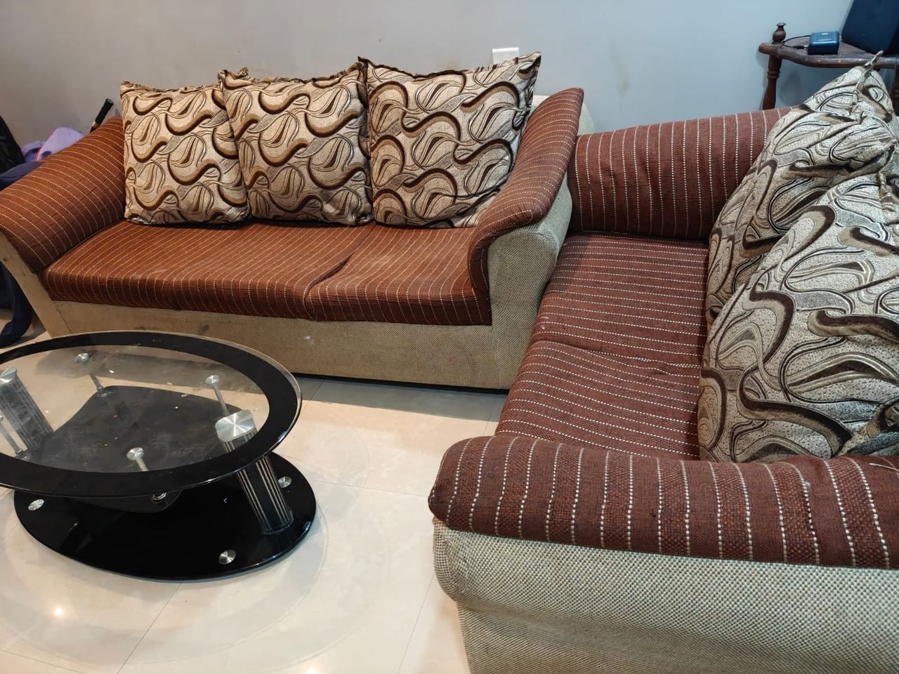 6seater sofa set and 1 glass center table — photo 2