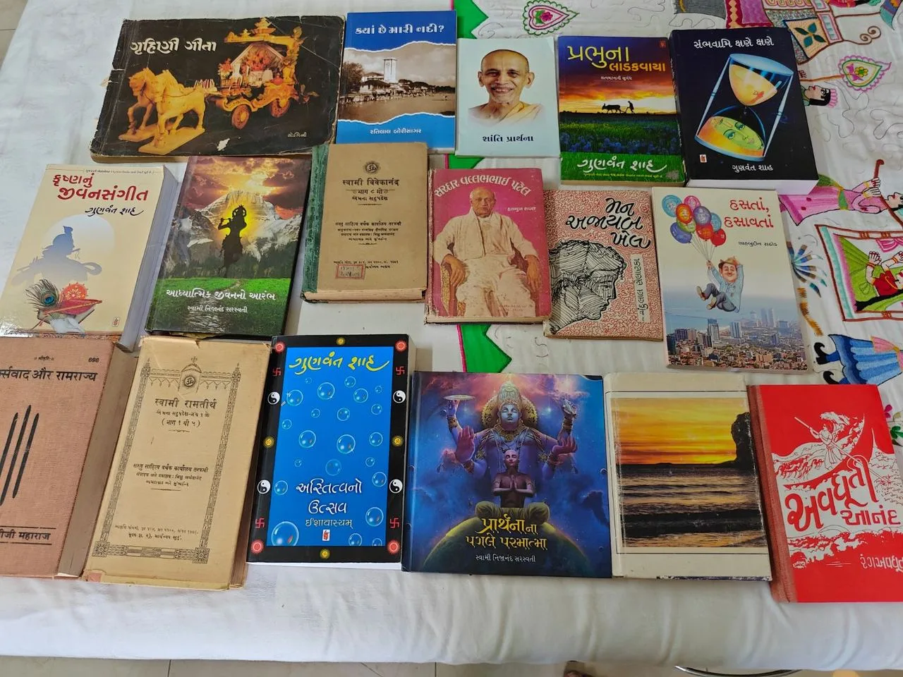 Hindu religious books, other literature books — Mumbai