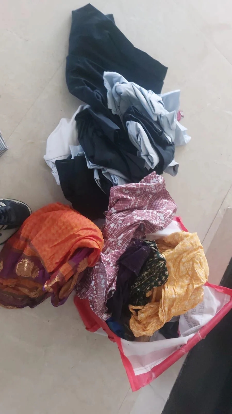 Used Clothes and shoes — photo 3