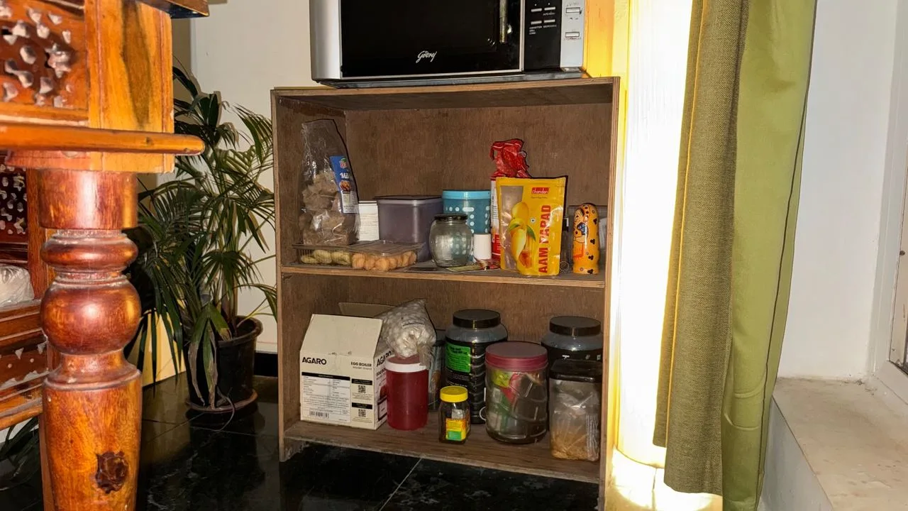 Cabinet and Table — furniture donation in Mumbai — photo 2