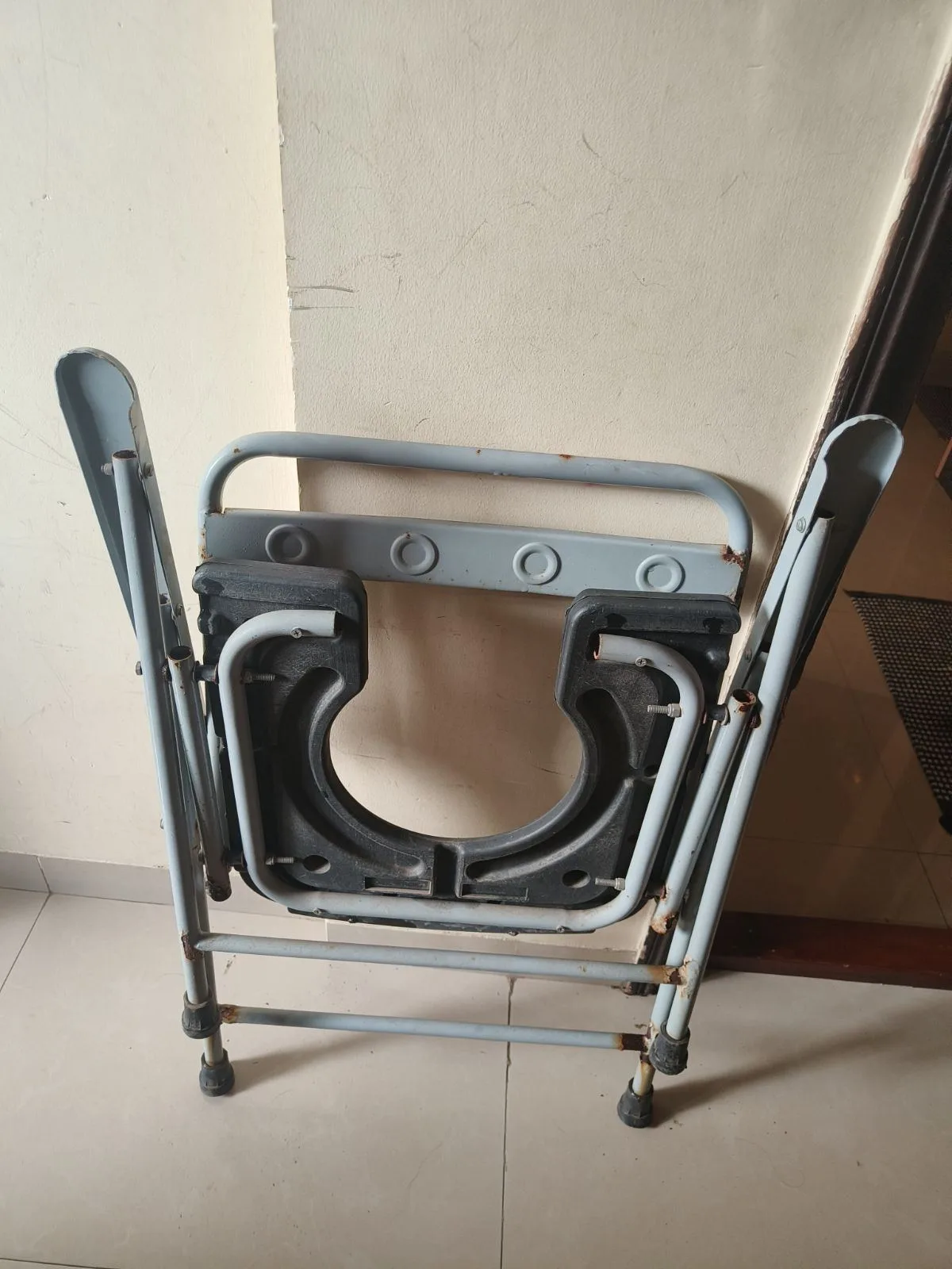 toilet chair — photo 2