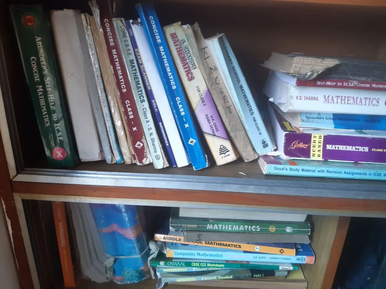 Books of varying kinds, fiction,  IT and maths books stored in 2 premises, j.p.nagar 7th phase and Devanahalli. Very good condition. — photo 2