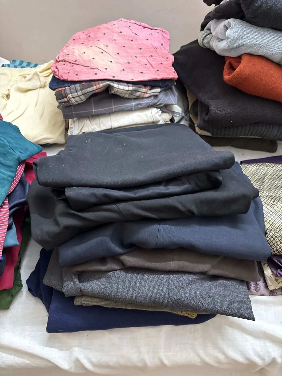 Woolens, pants, t-shirts, jackets, bedsheets, shorts — photo 2