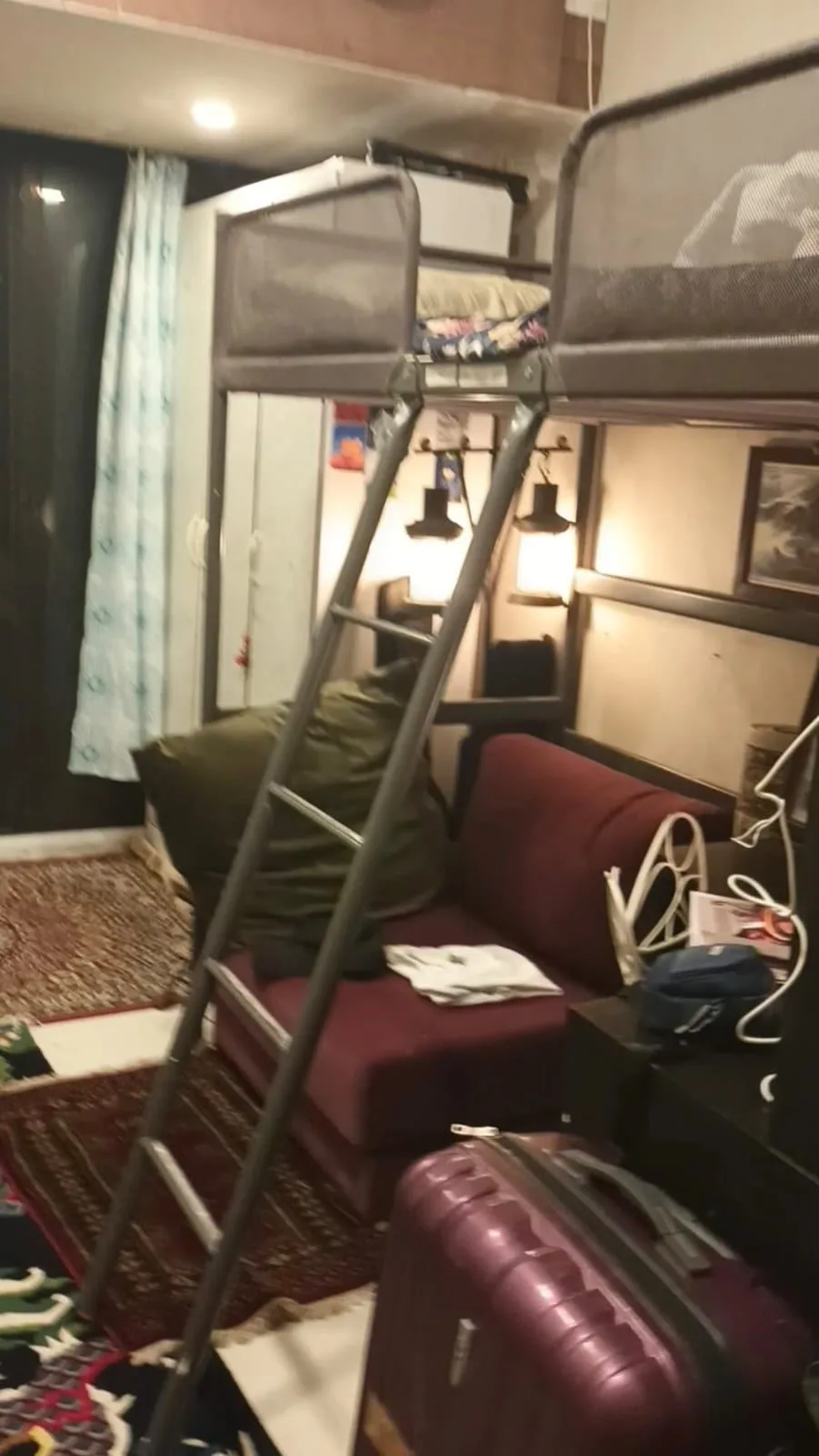 Bunk bed — Mumbai