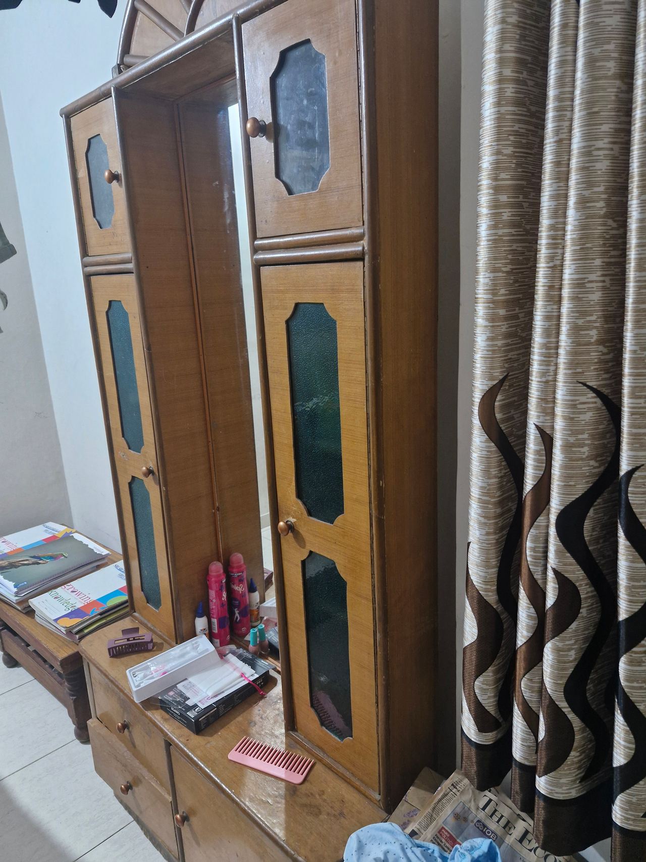 One double Bed, One Dinning table, One dressing table, One double wardrobe and One small — photo 2