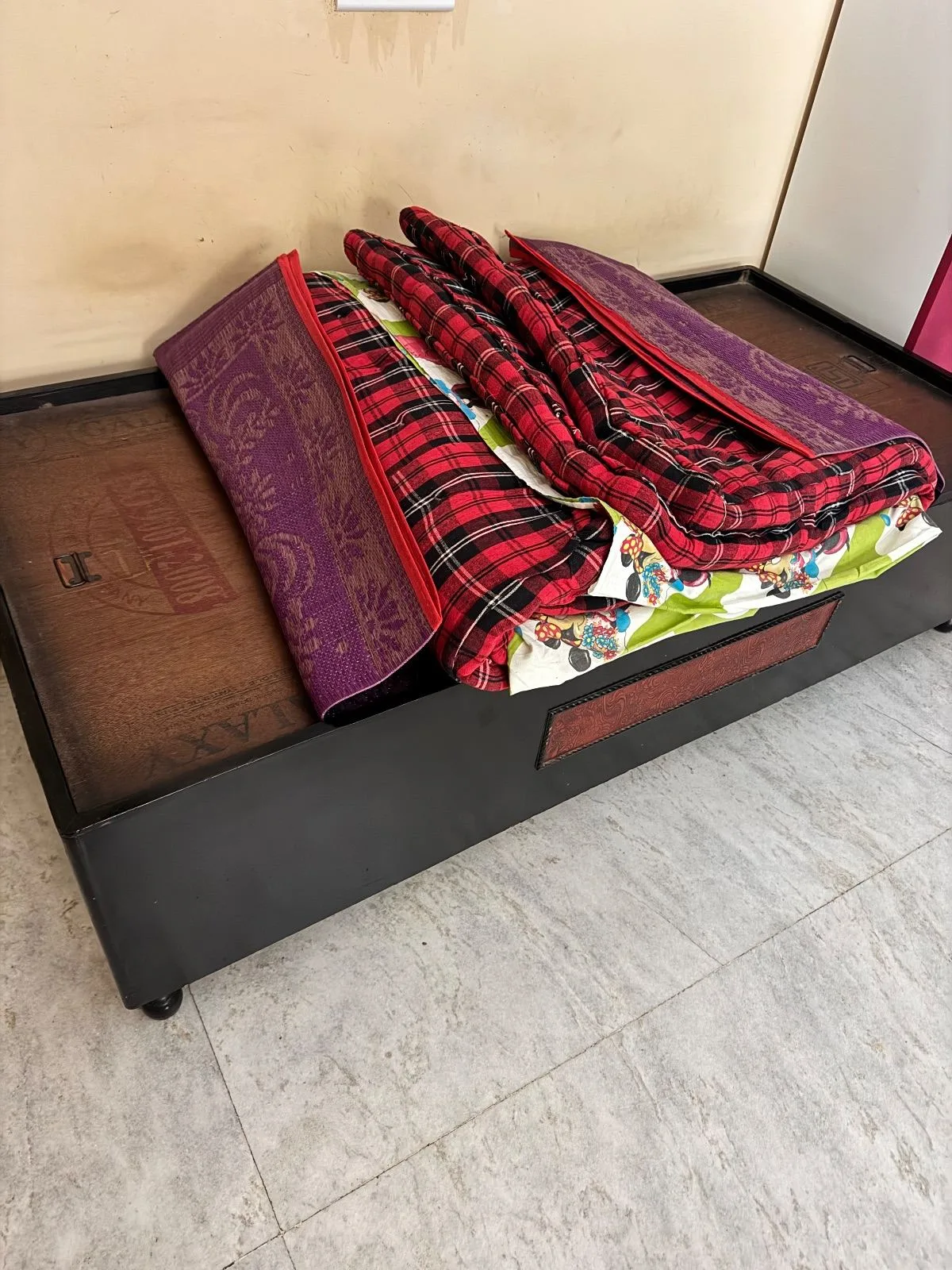 Single Wooden Bed, 1 queen size mattress — Bengaluru