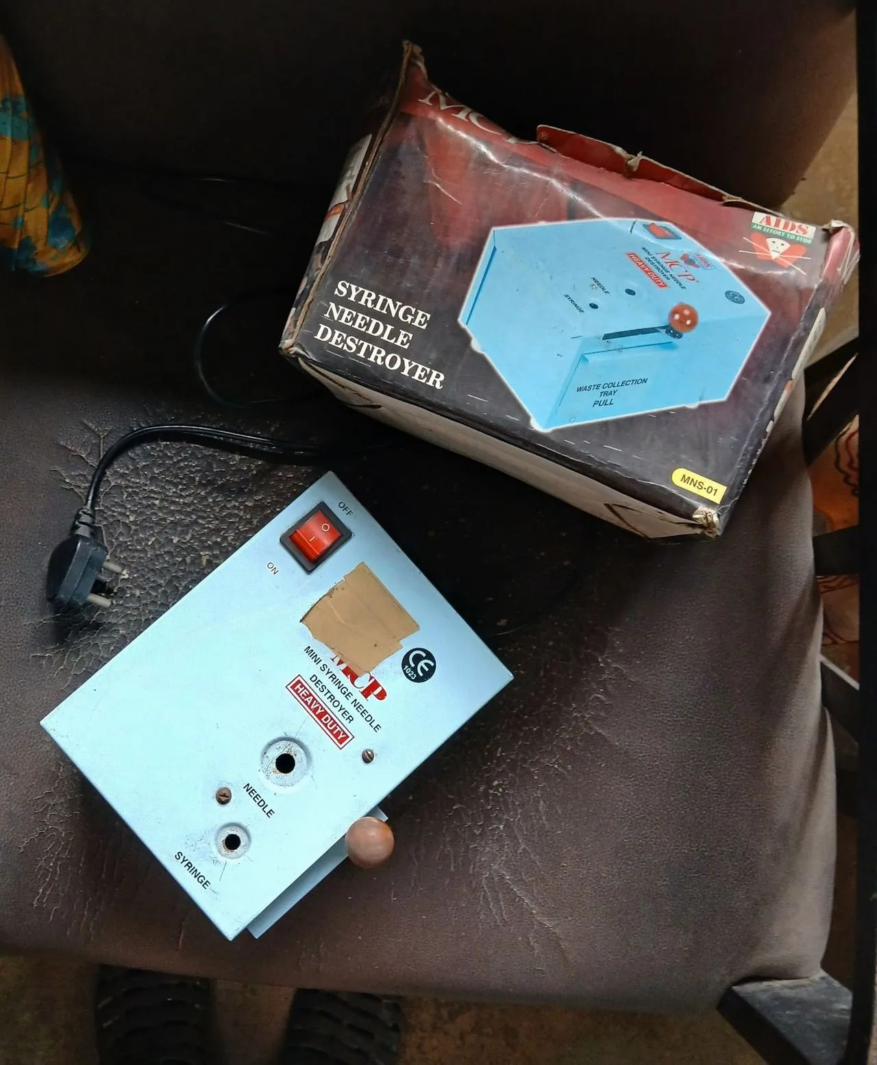 Syringe needle destroyer — photo 2