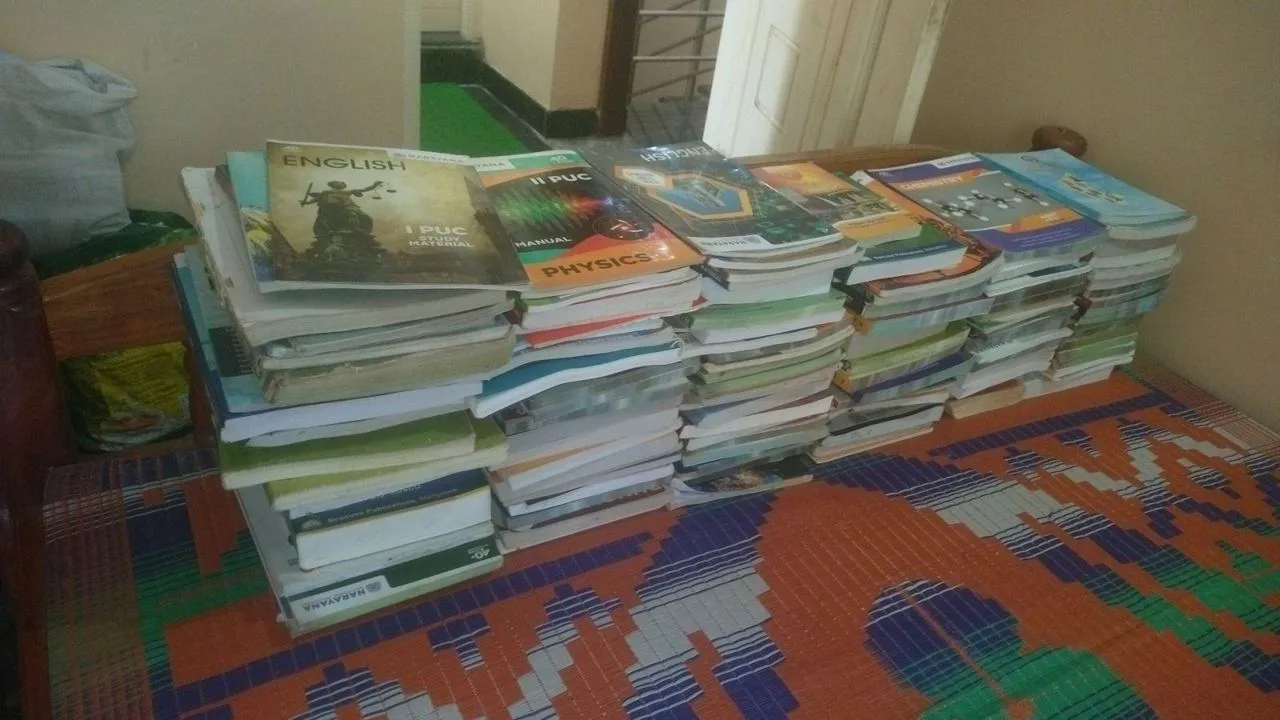 Used 2nd puc books (Mostly narayana pu materials) — Bengaluru