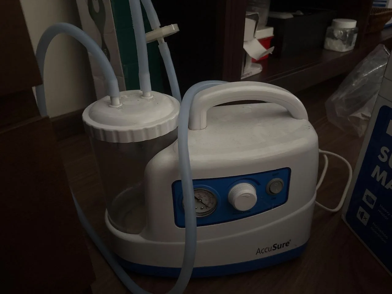 Accusers Suction machine and catheter — photo 2