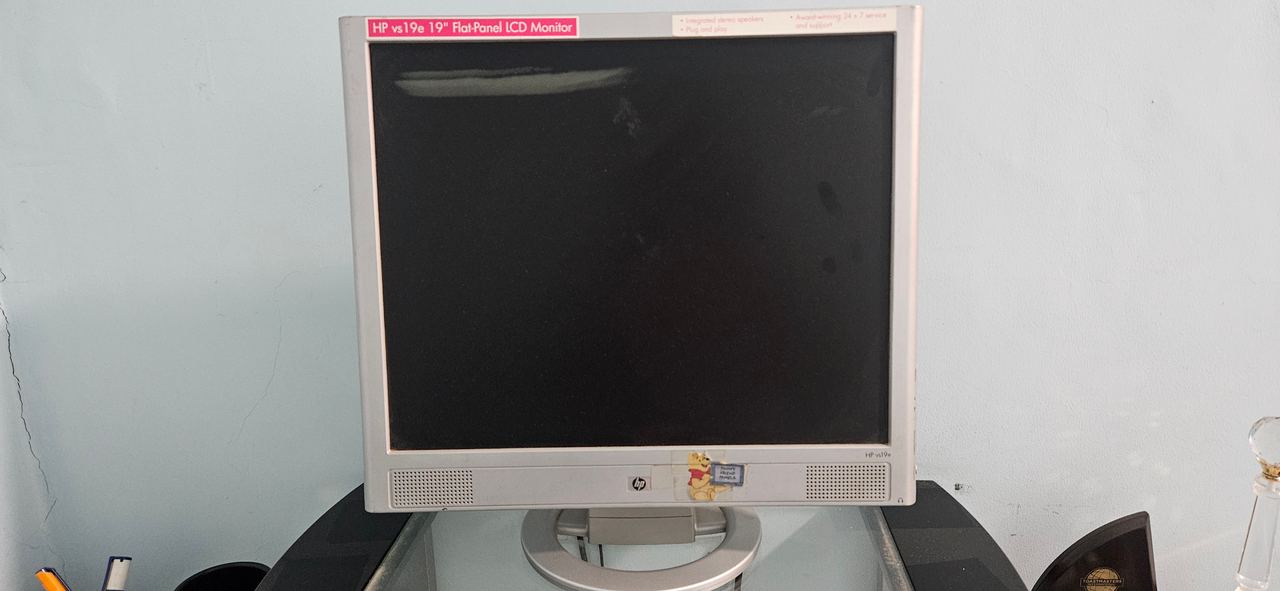 HP Desktop Computer with HP VS19E Monitor, Keyboard & Mouse — photo 1