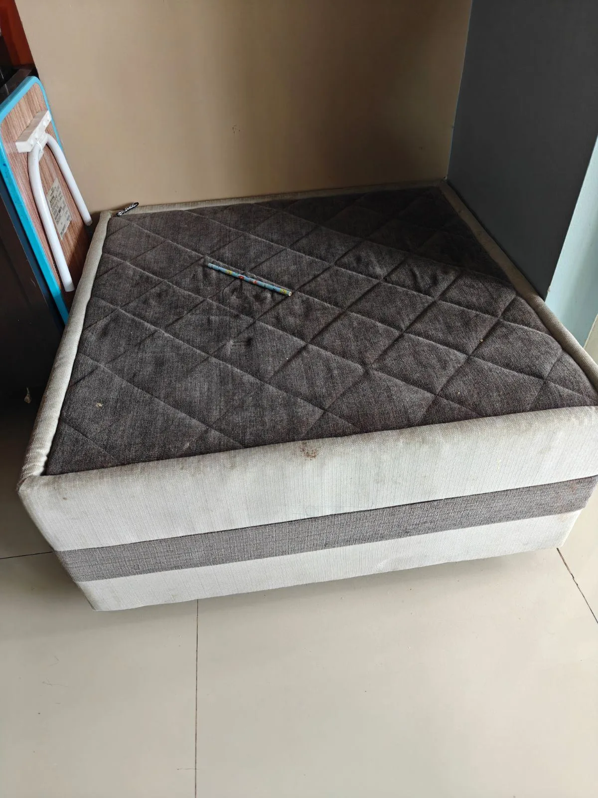 L Shape Sofa and Center Table — photo 2