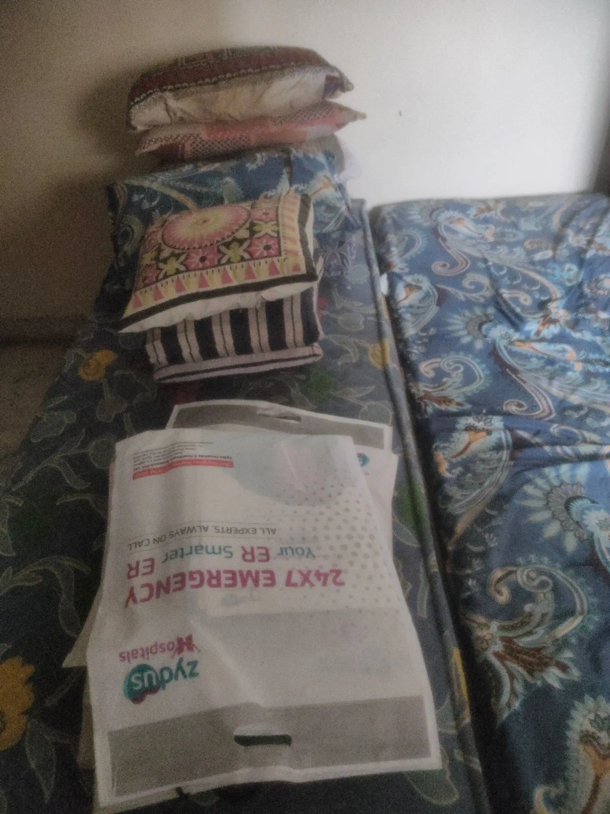 Pants , shirts , pillows  , cushions  — photo 2