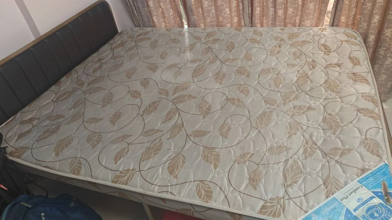 1 folding metal double bed (with mattress) and single bed (without mattress) — photo 3