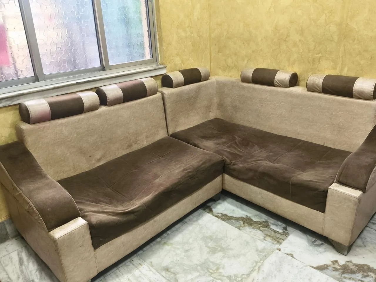 Old sofa — Kolkata
